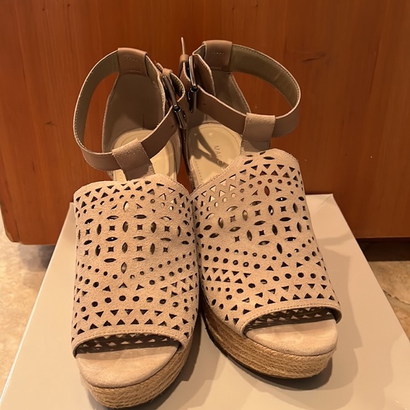 Marc Fisher “Hasina” wedge. Size 8 1-2. - Picture 3 of 4